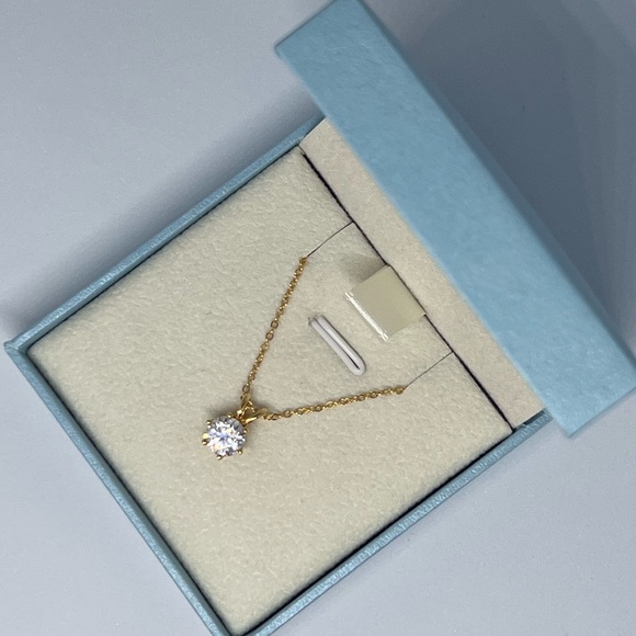 Certified 1 Ct  Moissanite Diamond Top Quality 18K Yellow Gold Pendant Necklace - Picture 4 of 14